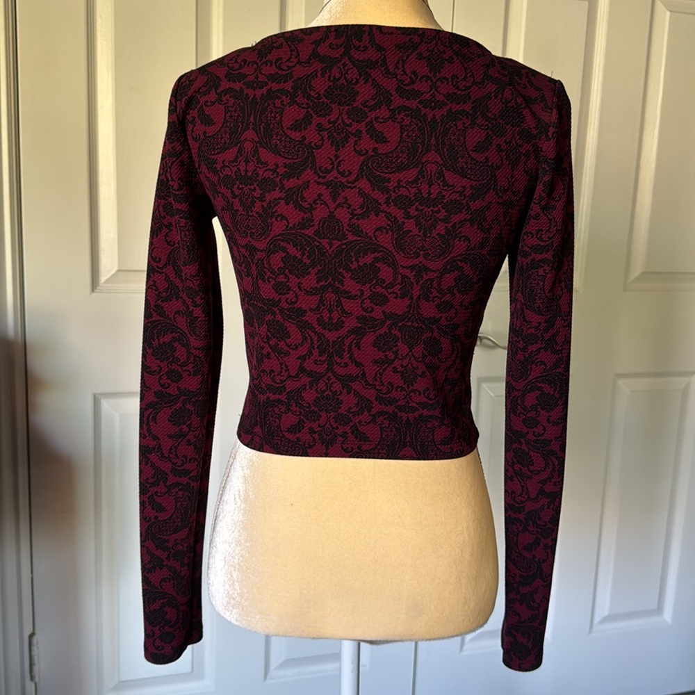 XXI Forever 21 Elegant Black and Red/ Burgundy Waffle Textured Crop Top NWOT - Picture 4 of 14